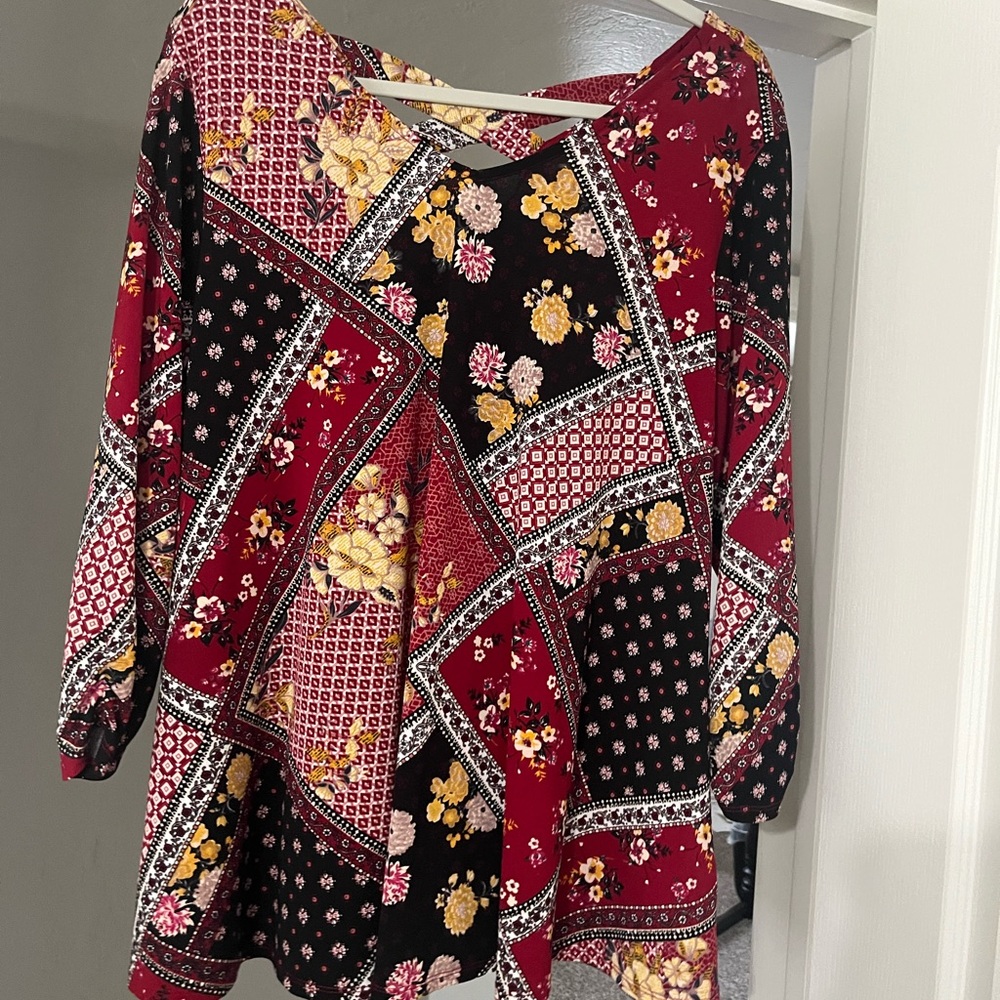 Westport Red and Black Graphic 3/4 Sleeve Blouse